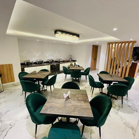 Hotel Malbork Inn @ Janakpuri เดลี ภายนอก รูปภาพ