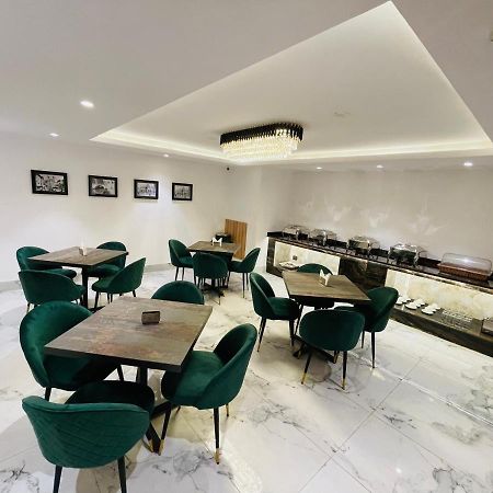 Hotel Malbork Inn @ Janakpuri เดลี ภายนอก รูปภาพ