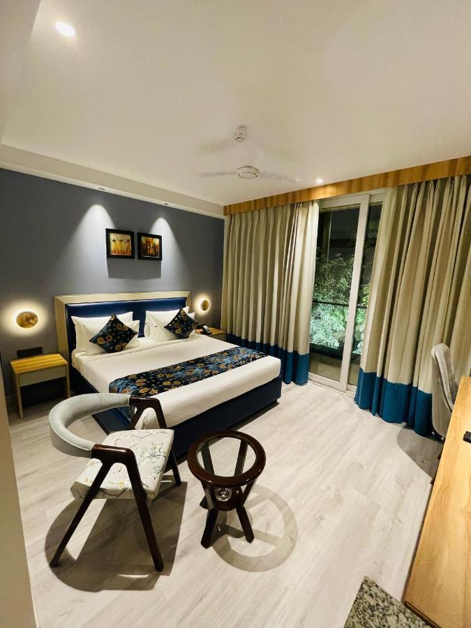 Hotel Malbork Inn @ Janakpuri เดลี ภายนอก รูปภาพ