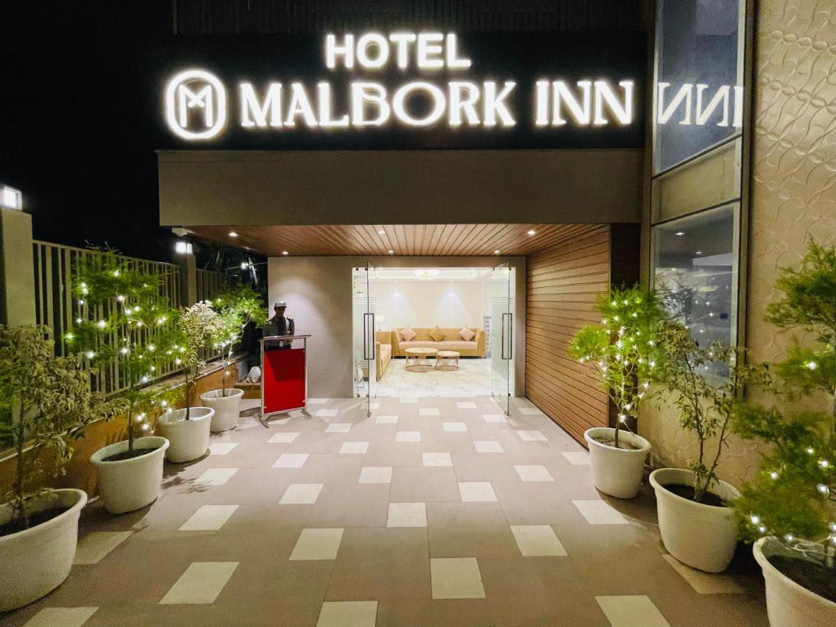 Hotel Malbork Inn @ Janakpuri เดลี ภายนอก รูปภาพ