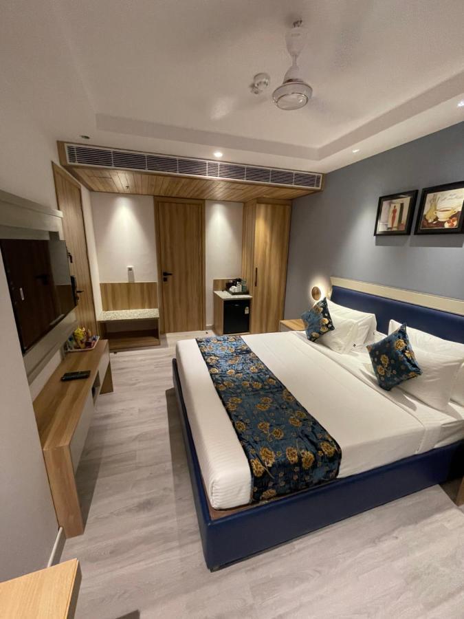 Hotel Malbork Inn @ Janakpuri เดลี ภายนอก รูปภาพ
