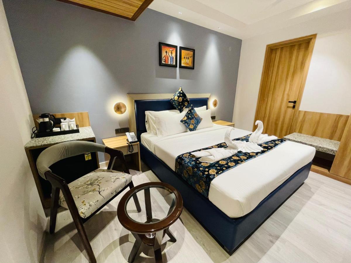 Hotel Malbork Inn @ Janakpuri เดลี ภายนอก รูปภาพ