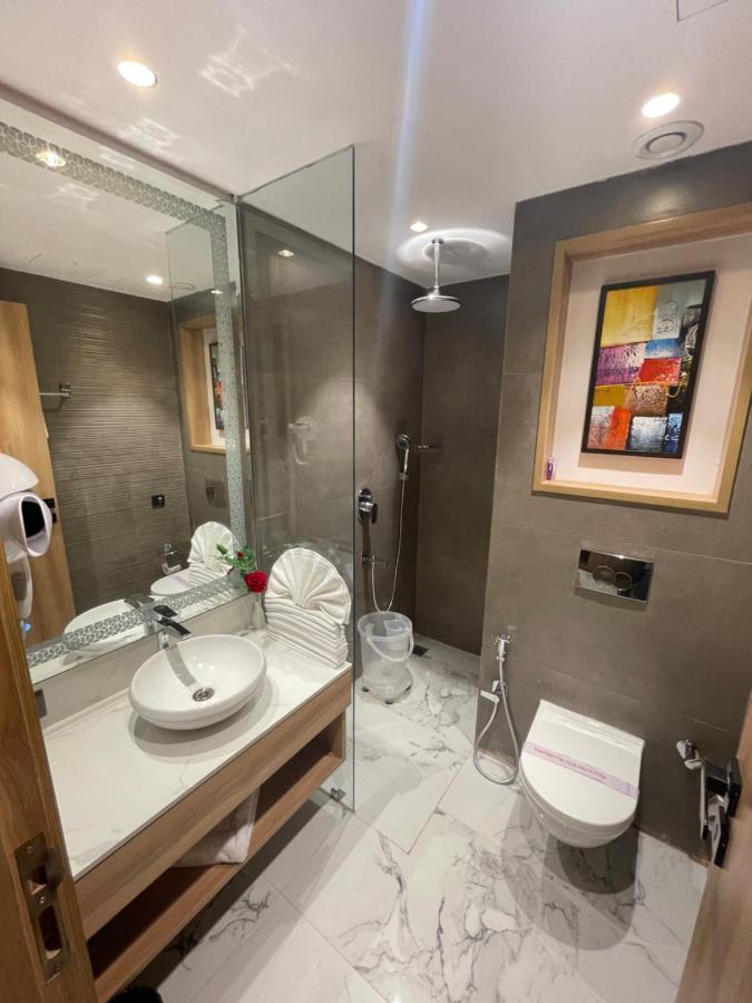 Hotel Malbork Inn @ Janakpuri เดลี ภายนอก รูปภาพ