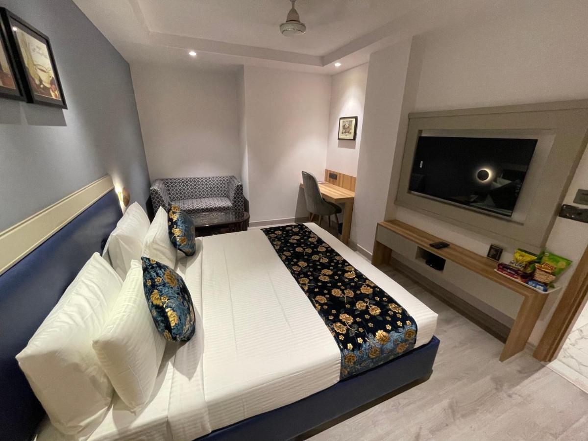 Hotel Malbork Inn @ Janakpuri เดลี ภายนอก รูปภาพ