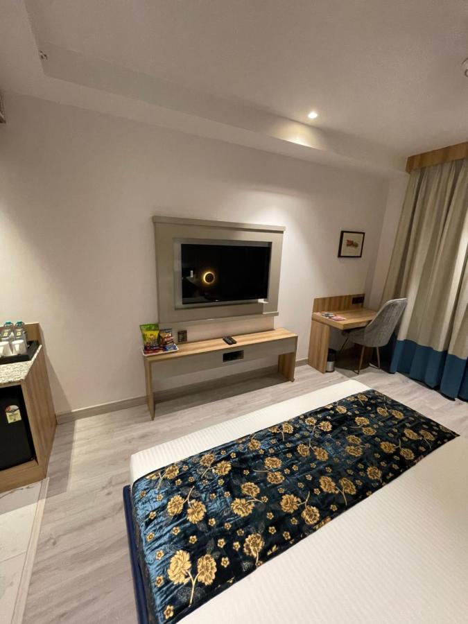 Hotel Malbork Inn @ Janakpuri เดลี ภายนอก รูปภาพ