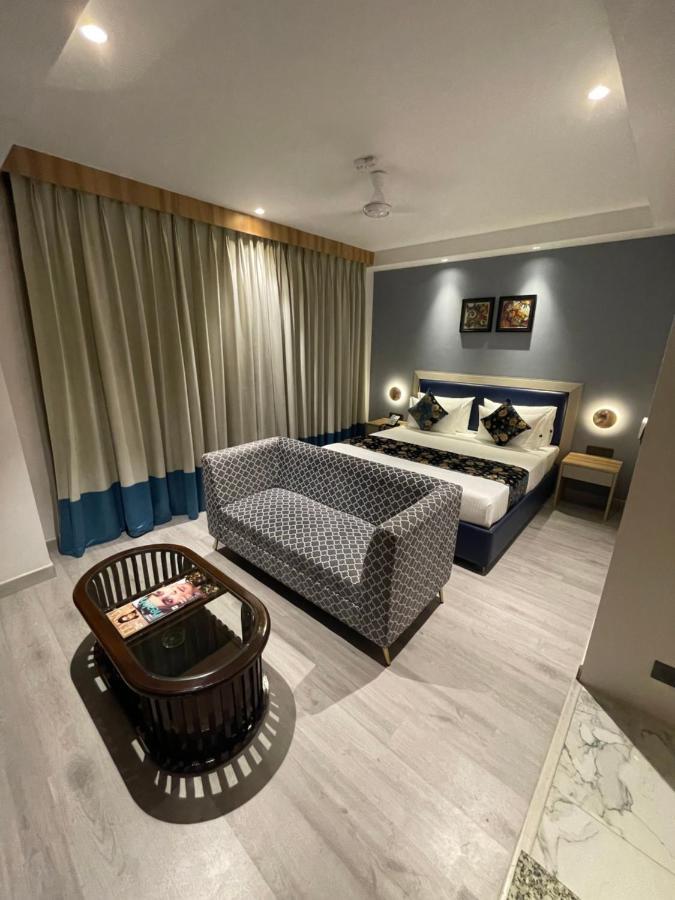 Hotel Malbork Inn @ Janakpuri เดลี ภายนอก รูปภาพ